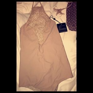 Acacia Teahupoo in Clay (small)